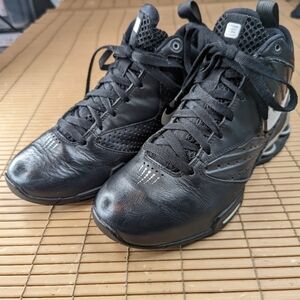 Nike Shox 407636-001 Black/White Metallic Women's Size 9 Basketball. Great condi